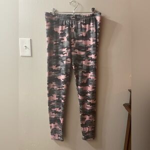 Women’s Climate Right by Cuddle Duds size Medium Gray Pink Camo Lounge Pants